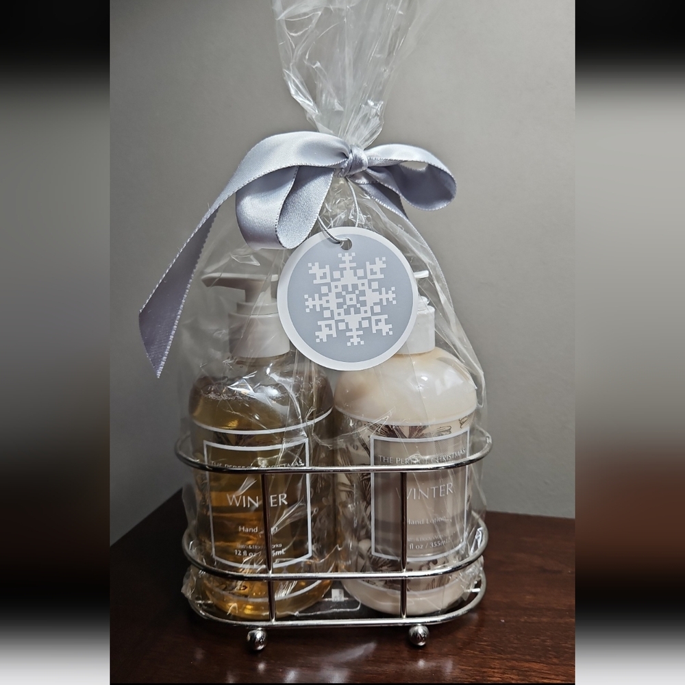 Bath & Body Works The Perfect Christmas Winter Hand Soap & Lotion Set with Caddy